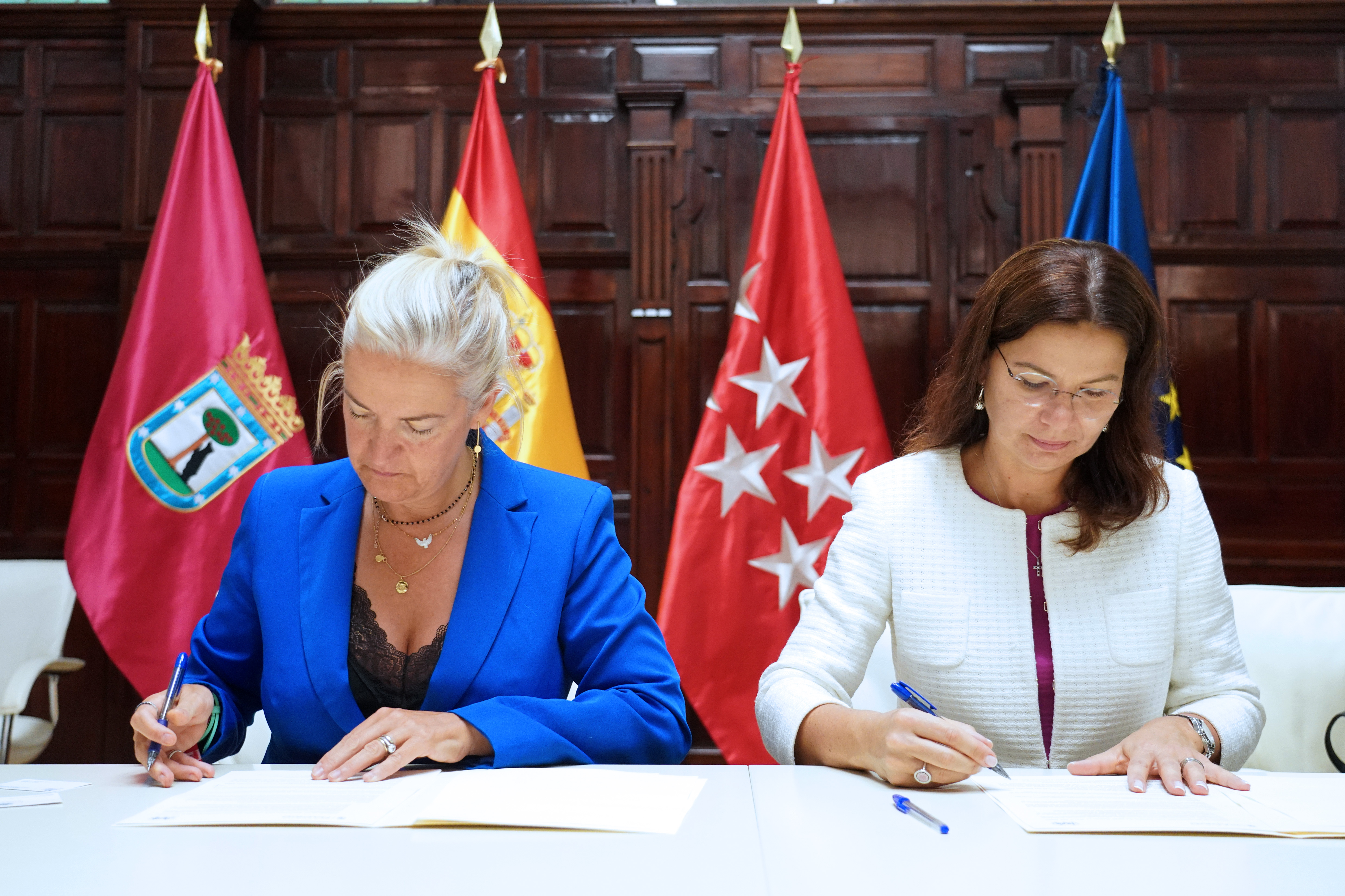 Firma del protocolo de actuación entre el Ayuntamiento de Madrid y el Cuerpo Consular acreditado en la capital